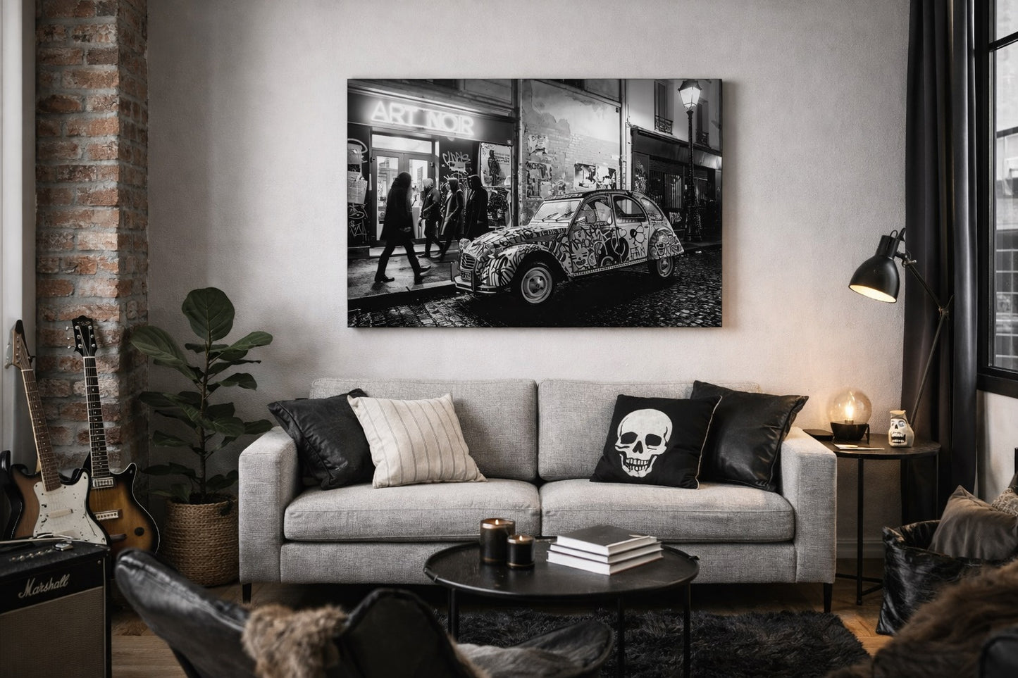 Tableau photo urbain noir et blanc intégré dans un intérieur contemporain
