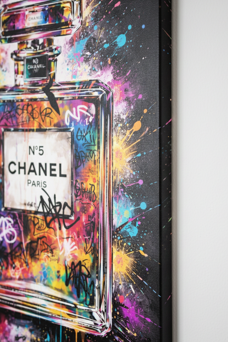 Tableau parfum iconique vu de profil avec châssis