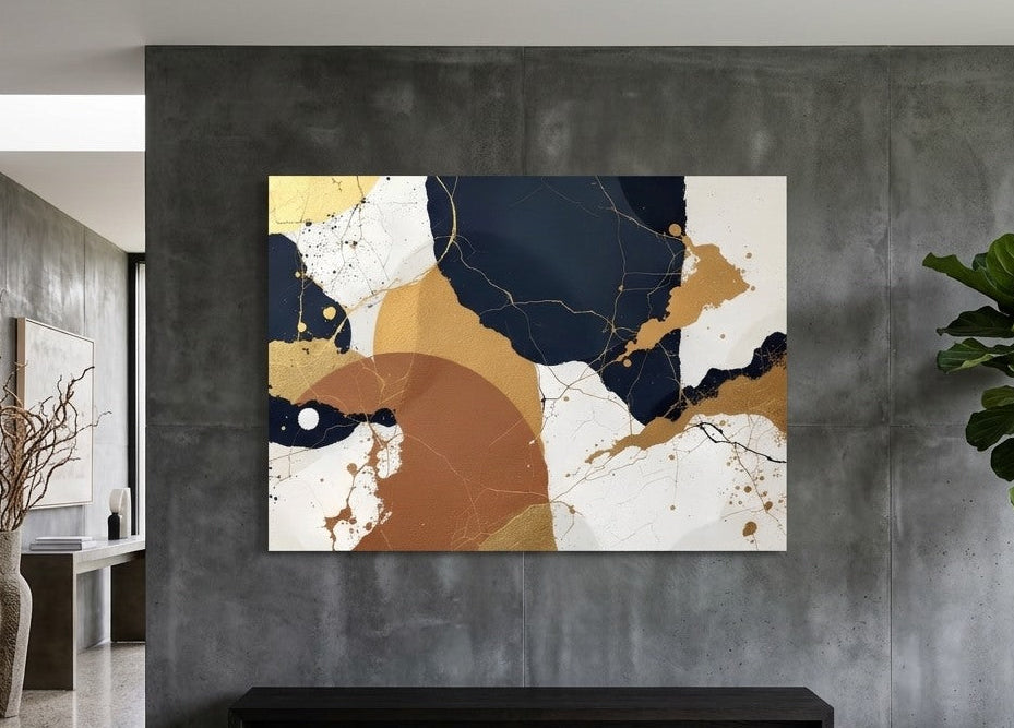 Œuvre abstraite noir blanc et or intégrée dans un salon contemporain chic création exclusive Iconik-Art
