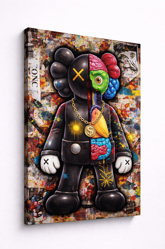 Vue profil toile street art Kaws anatomie avec effet relief et textures urbaines impression haute définition

