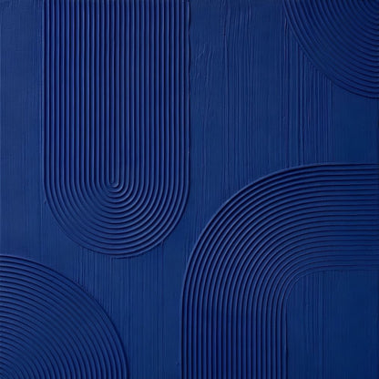 Tableau Blue Rhythm sur toile avec composition monochrome bleue texturée présenté légèrement de profil
