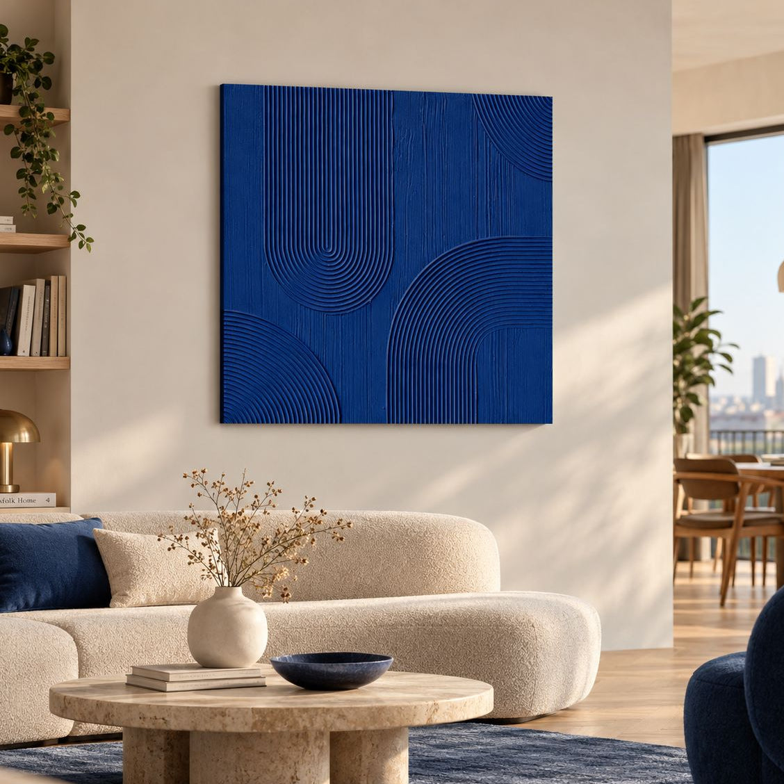 Tableau abstrait bleu Blue Rhythm installé dans un intérieur contemporain aux tons neutres
