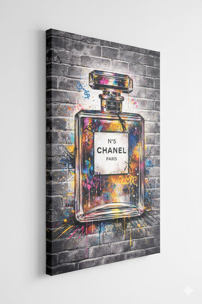 Toile tableau Chanel N°5 vue de profil sur chassis entoile
