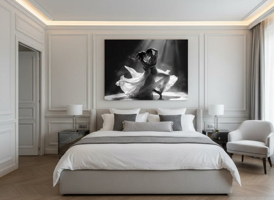 Tableau duo danse noir et blanc accroché dans salon élégant ambiance artistique contemporaine raffinée

