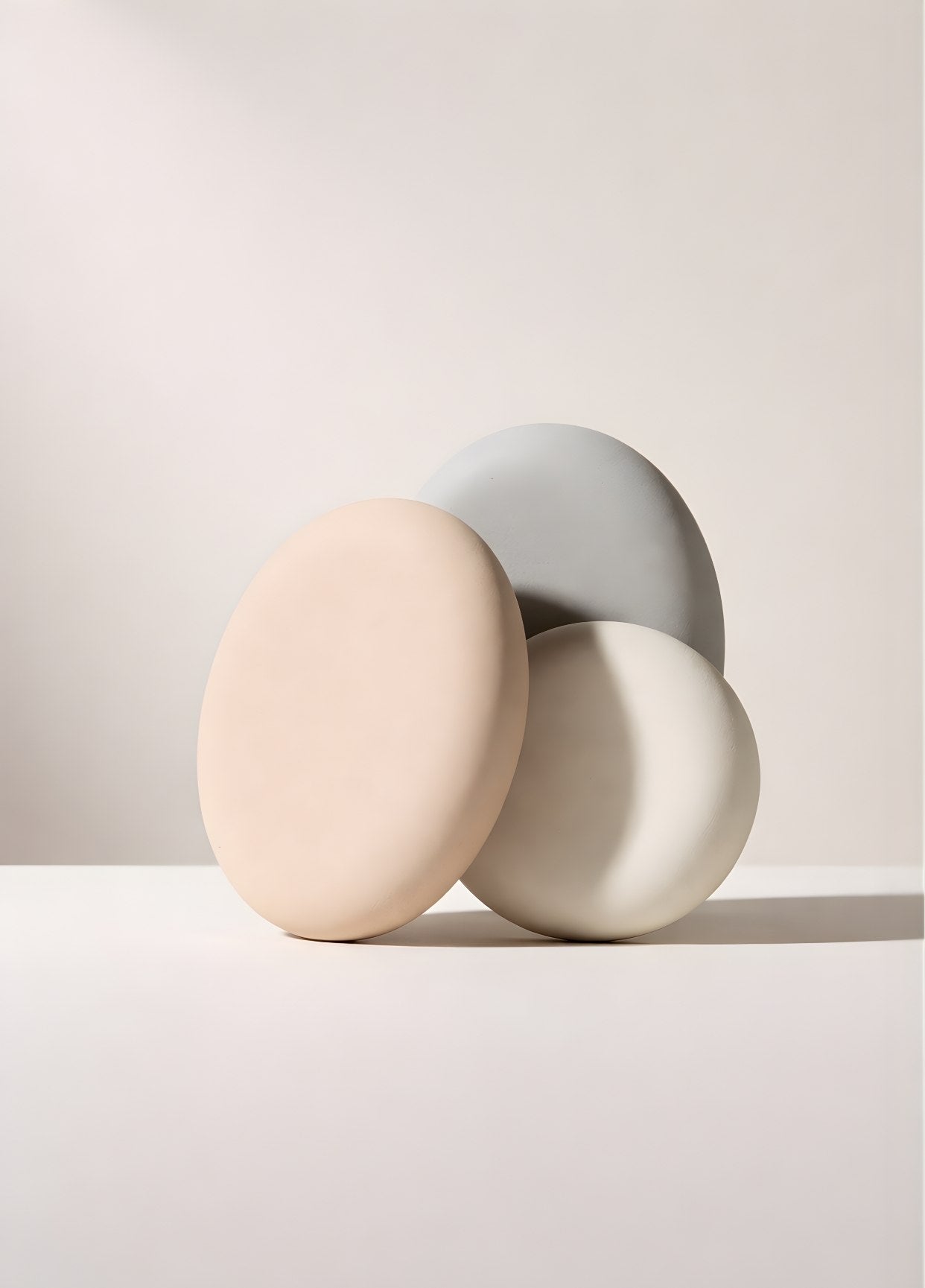 Tableau abstrait minimaliste formes ovales beige décoration murale zen
