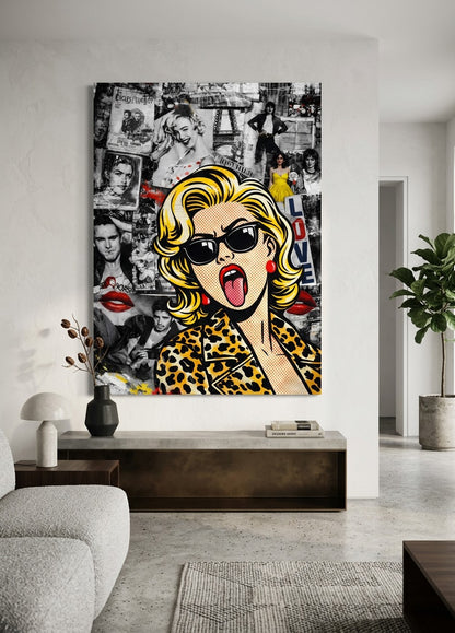 Tableau femme blonde pop art accroché dans salon moderne décoration murale pop culture
