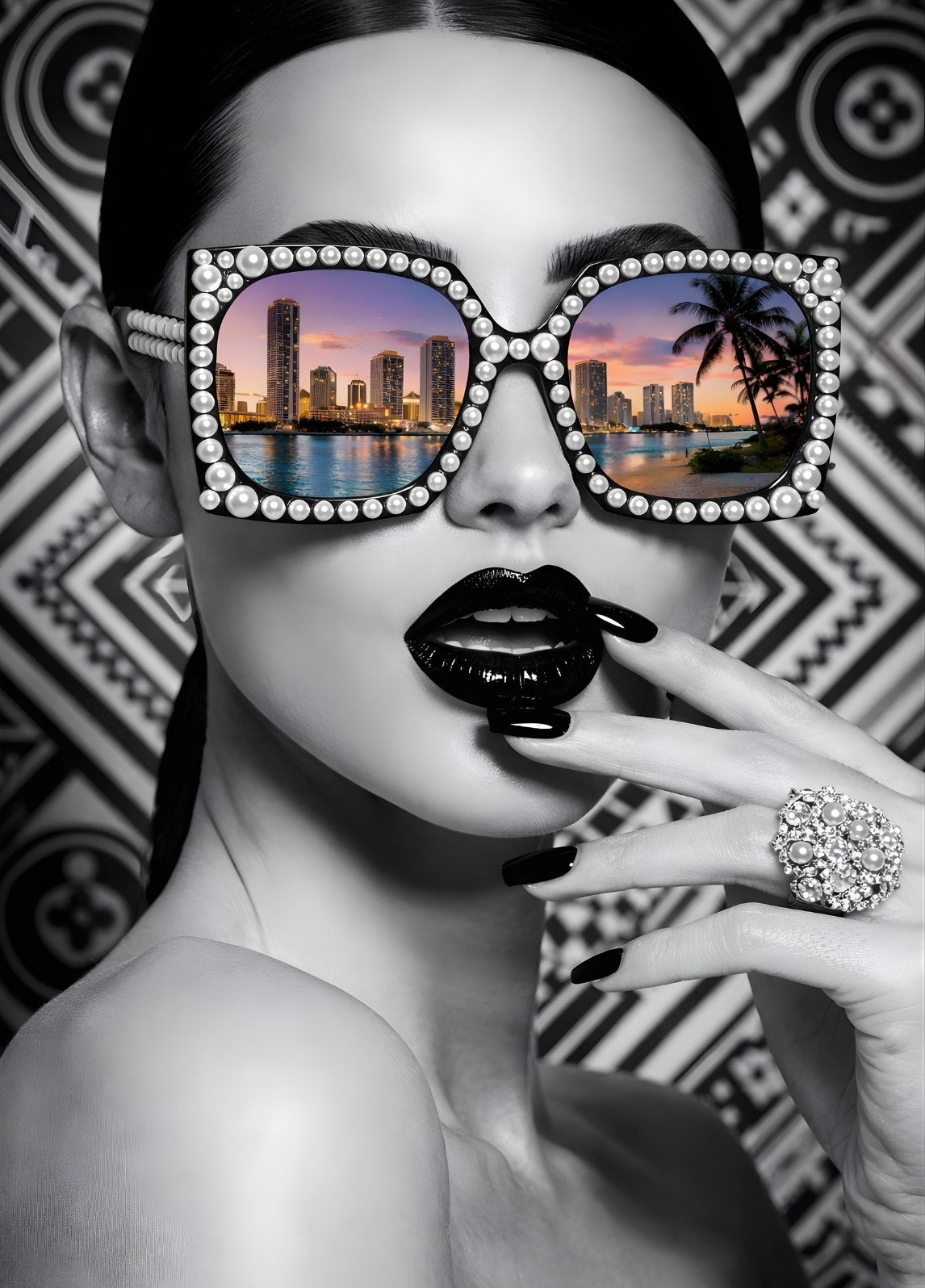 Tableau portrait femme noir blanc lunettes perles reflet skyline Miami coucher soleil
