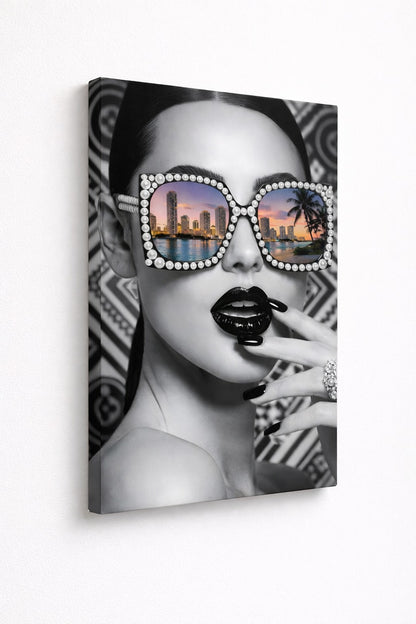 Vue de profil toile portrait femme lunettes glamour sur châssis impression artistique
