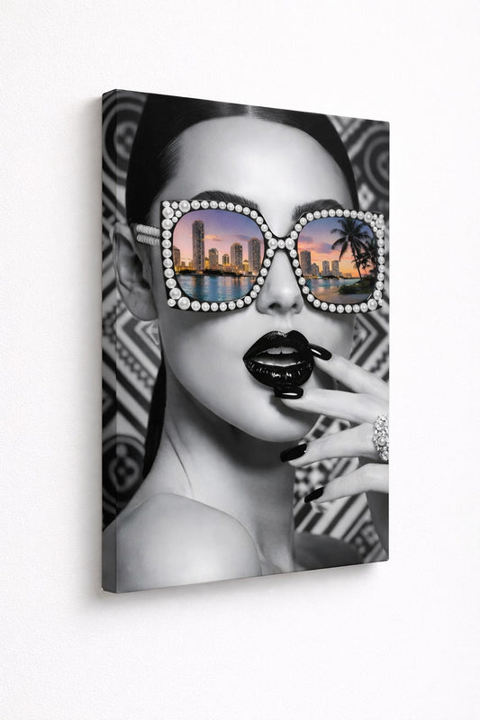 Vue de profil toile portrait femme lunettes glamour sur châssis impression artistique
