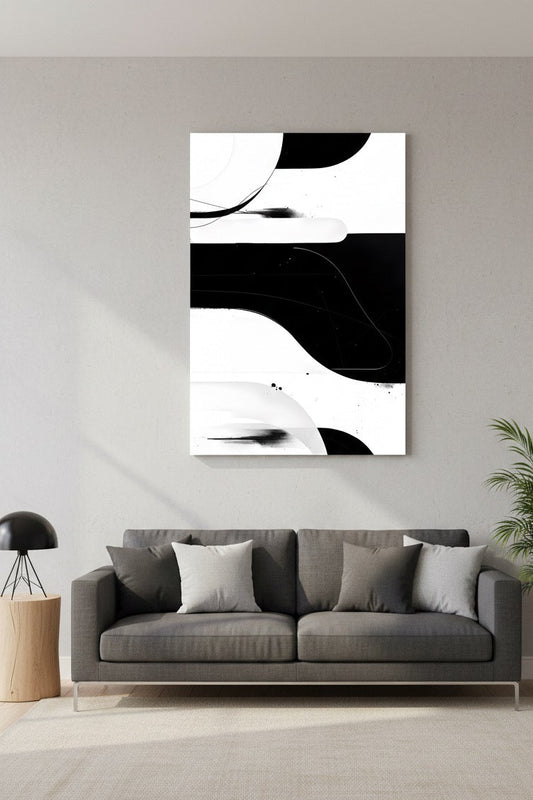 Tableau abstrait noir et blanc intégré dans un intérieur contemporain
