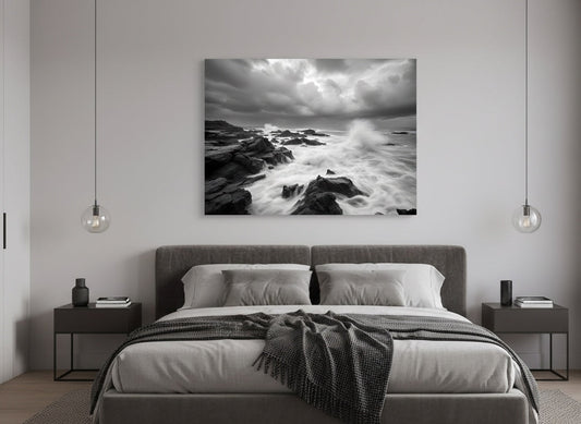 Tableau photo marin noir et blanc intégré dans un intérieur contemporain
