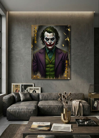 Tableau Joker accroché dans salon moderne ambiance sombre et design contemporain
