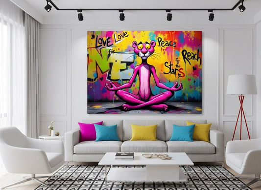 Tableau mural pop art panthère rose intégré dans salon contemporain ambiance street design
