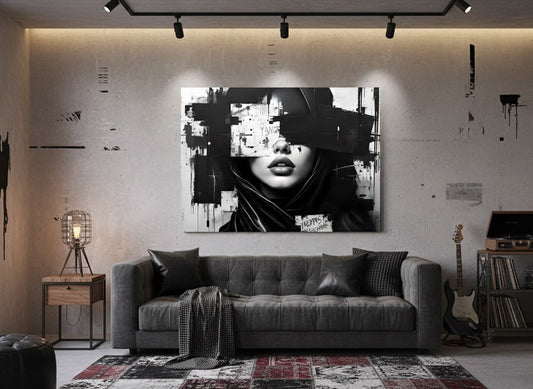 Tableau portrait abstrait noir et blanc accroché dans un intérieur moderne, décoration murale élégante et contemporaine.
