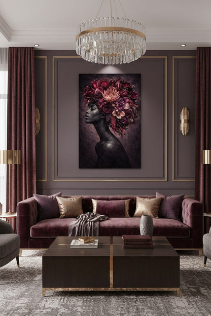 Tableau Portrait Floral Pourpre accroché dans un salon élégant, décoration murale artistique avec couronne de fleurs pourpres, ambiance sophistiquée et apaisante.