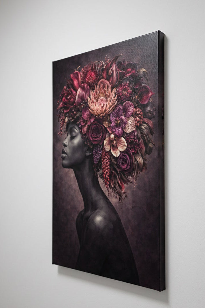 Vue de profil du tableau Portrait Floral Pourpre sur châssis toile, détails des fleurs et des nuances pourpres, impression haute qualité.