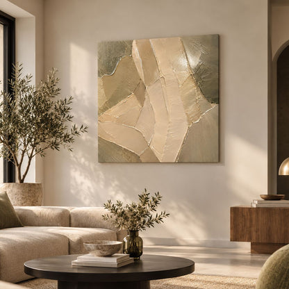 Tableau abstrait Sable Sculpté installé dans un intérieur aux matières naturelles

