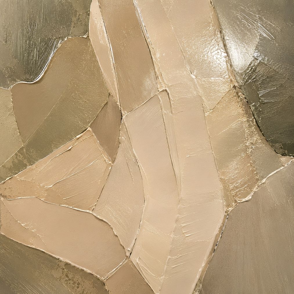 Tableau abstrait beige composé de reliefs minéraux et de textures sculptées
