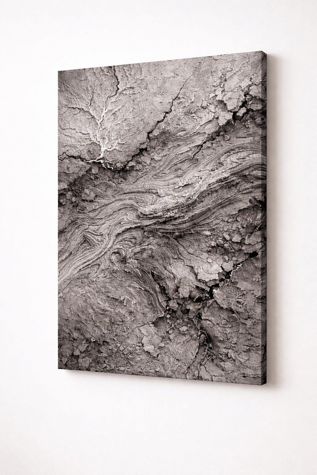 Tableau contemporain design effet strates géologiques relief minéral intense
