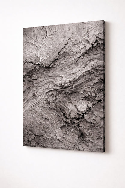 Tableau contemporain design effet strates géologiques relief minéral intense
