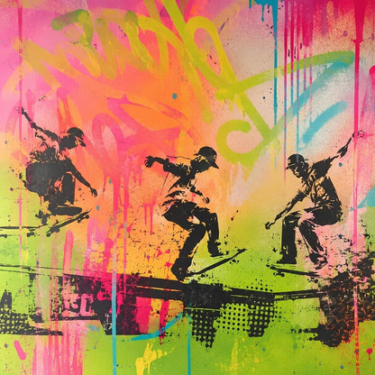 Tableau street art représentant des skateurs sur fond de graffiti multicolore
