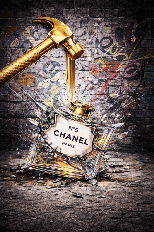Tableau Chanel N°5 brisé vue de face
