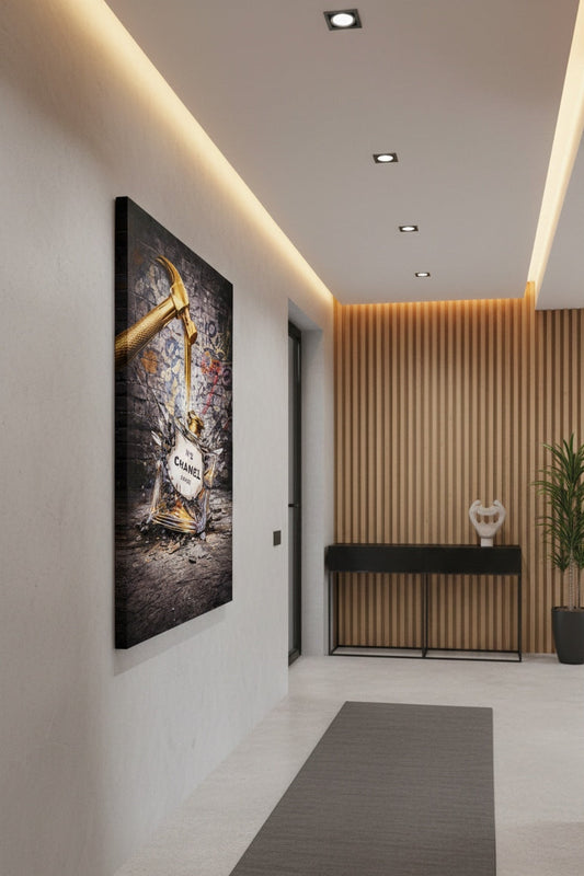 Tableau Chanel N°5 en situation dans un intérieur moderne
