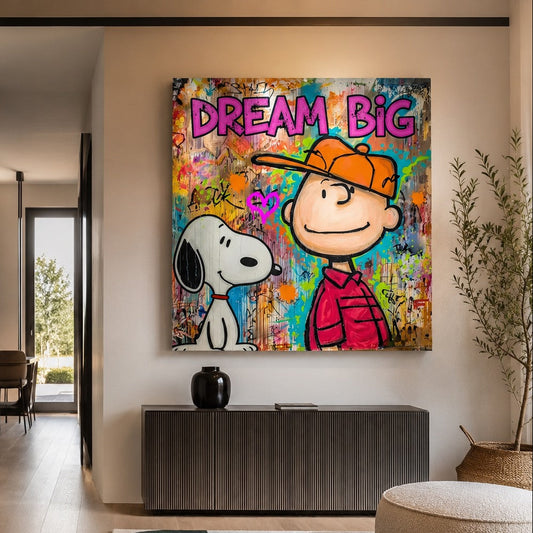 Tableau Charlie Brown et Snoopy installé dans un intérieur contemporain et coloré
