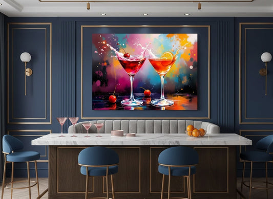 Tableau cocktails moderne accroché dans un salon contemporain, décoration murale chic et festive.
