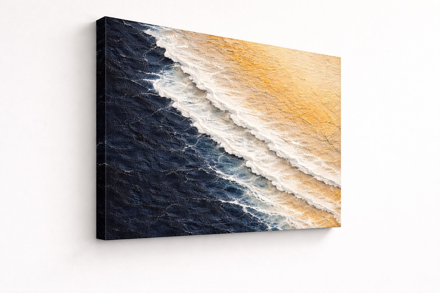 Vue de profil du tableau Côte Atlantique sur toile châssis, détails des textures et contraste profond.
