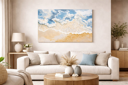 Tableau Plage Océan accroché dans un salon lumineux, décoration murale bord de mer contemporaine et élégante.
