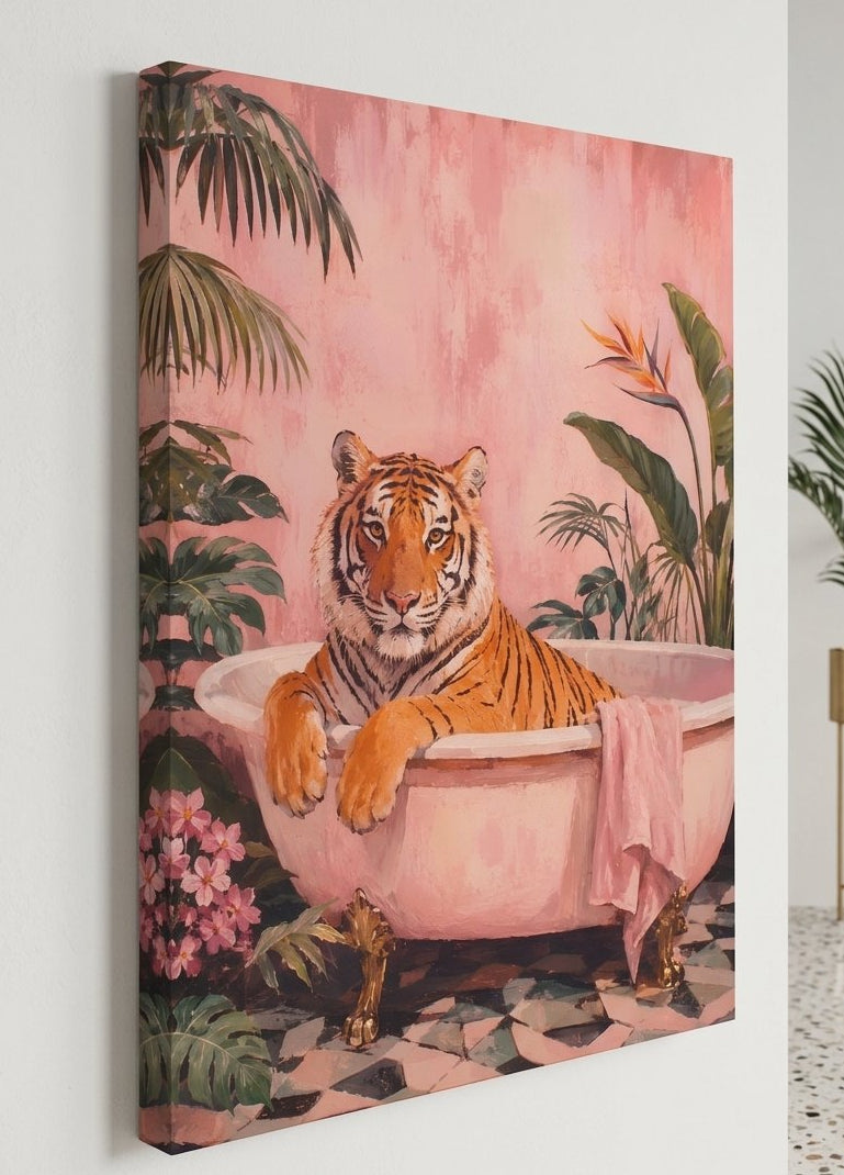 Tableau déco tigre avec baignoire rétro rose, serviette et végétation tropicale
