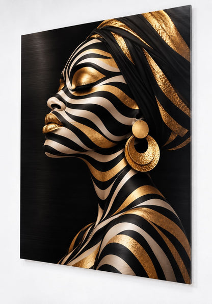 Tableau femme moderne Zébra Gold imprimé sur aluminium brossé, portrait graphique noir, ivoire et doré
