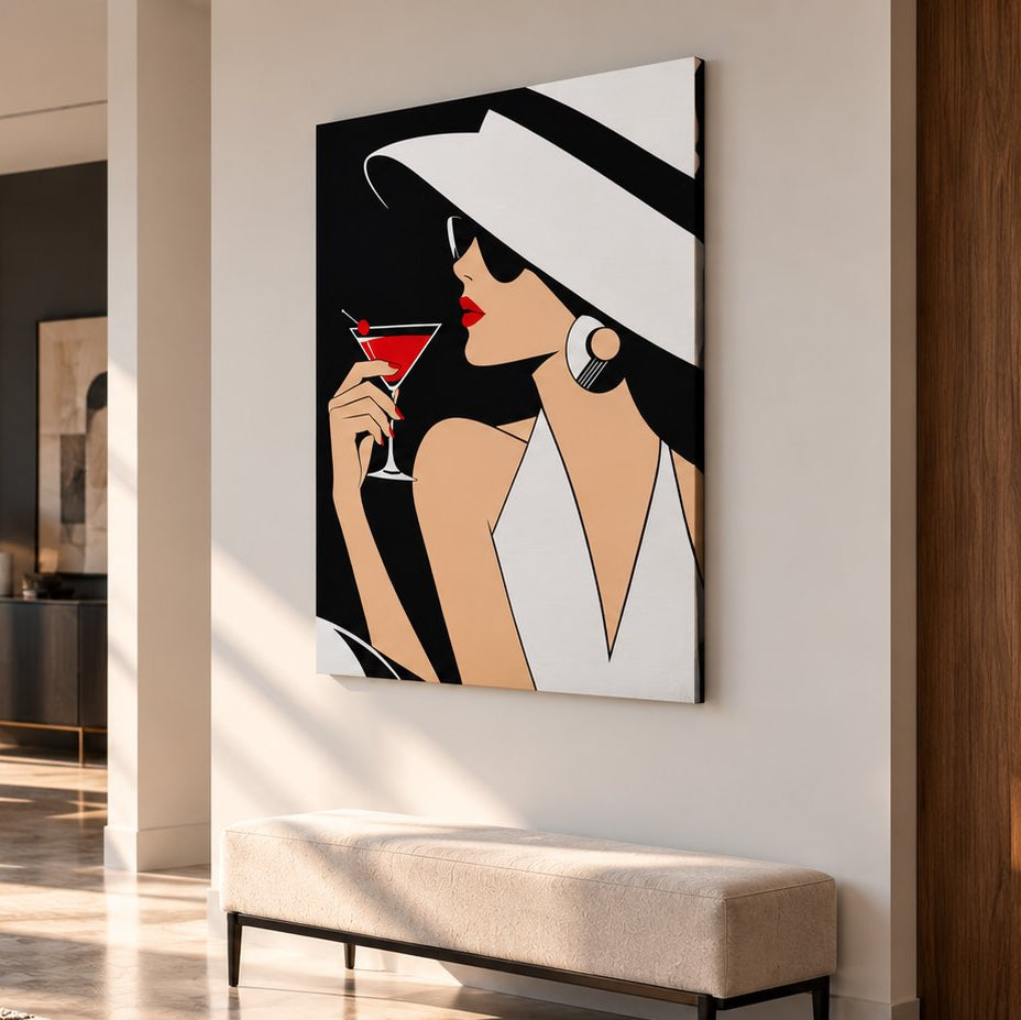 Tableau femme moderne Velvet Martini présenté dans un salon contemporain et élégant
