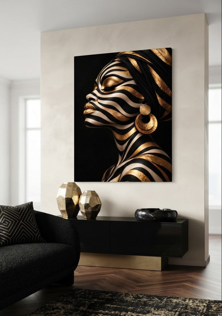 Tableau femme noir et or Zébra Gold présenté dans un salon contemporain aux tons neutres
