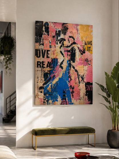 Tableau figuratif couple street art présenté dans un salon moderne aux lignes épurées et à la décoration contemporaine
