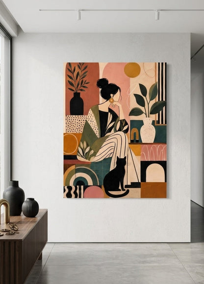 Tableau figuratif femme avec chat installé dans un salon moderne aux tonalités beige, terracotta et vert
