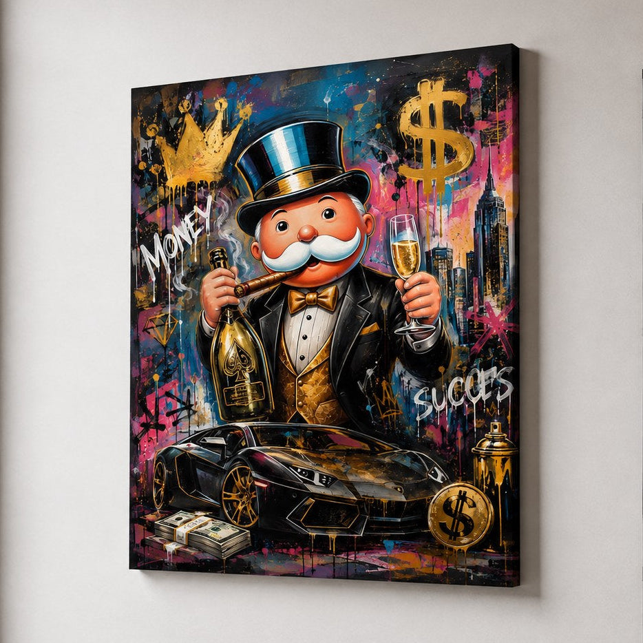 Tableau monopoly accroché au mur dans un intérieur design