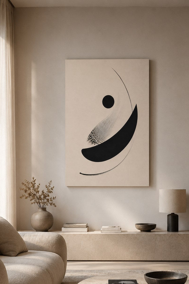 Tableau minimaliste design installé dans un salon contemporain à la décoration épurée et raffinée
