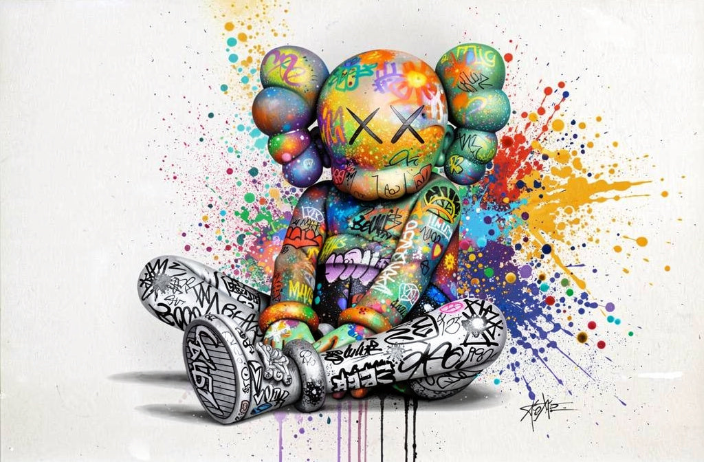 Tableau pop art représentant un personnage inspiré de KAWS assis entouré de graffitis
