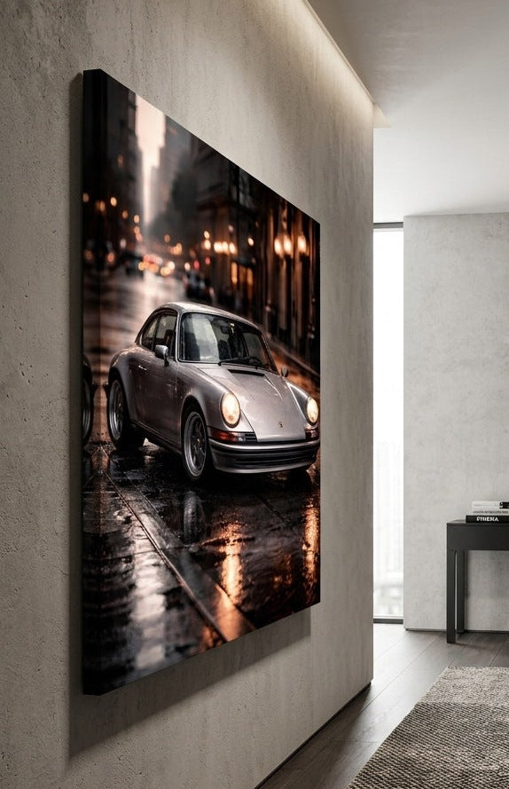 Détail mettant en valeur les lignes iconiques, les phares et les reflets de la Porsche 911 Carrera
