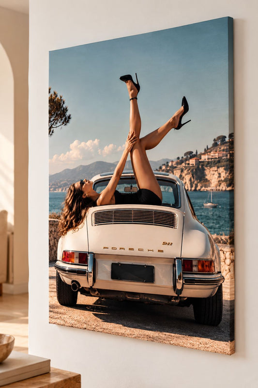 Tableau sur toile Porsche 911 ancienne avec femme élégante, photographie automobile glamour sur la Riviera
