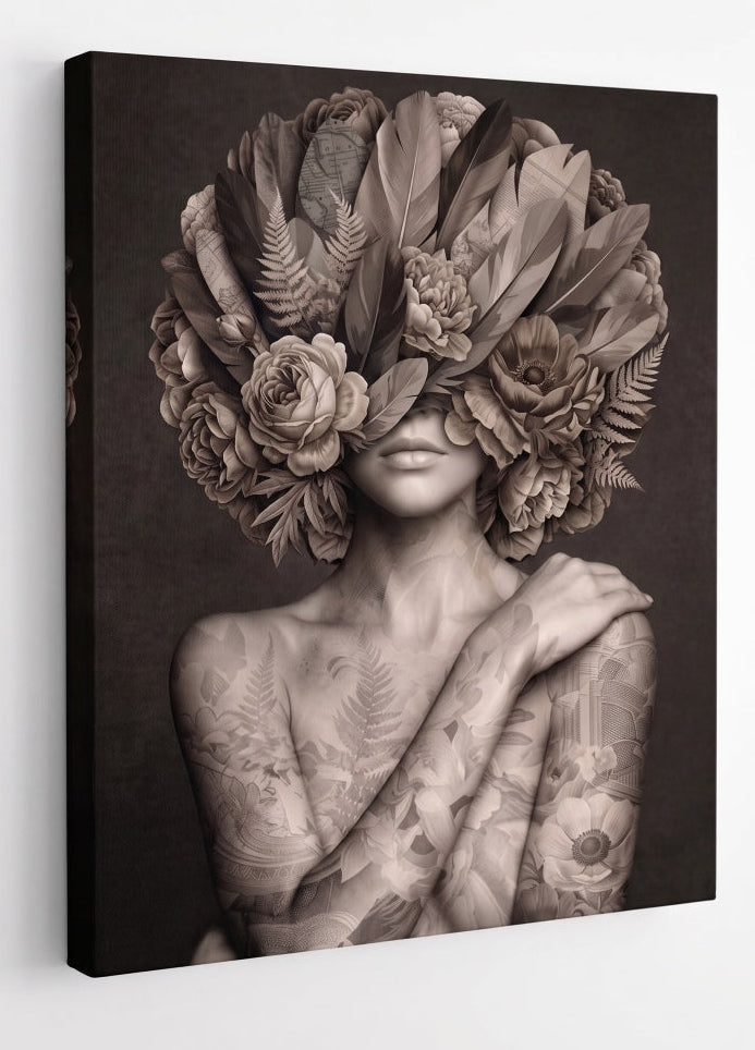 Portrait femme artistique avec fleurs et plumes dans un style contemporain raffiné
