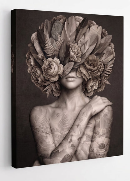 Portrait femme artistique avec fleurs et plumes dans un style contemporain raffiné

