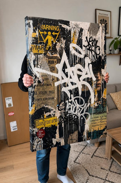 Tableau street art iconik-art chez un client satisfait qui déballe le produit et laisse un avis positif sur la boutique e-commerce