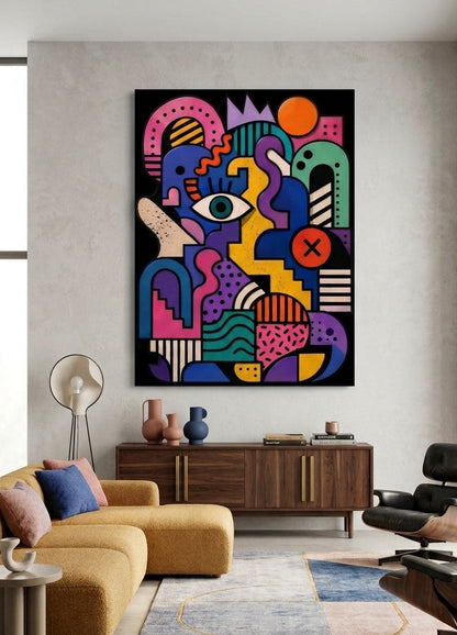 Tableau abstrait coloré Urban Puzzle présenté accroché au mur dans un salon contemporain
